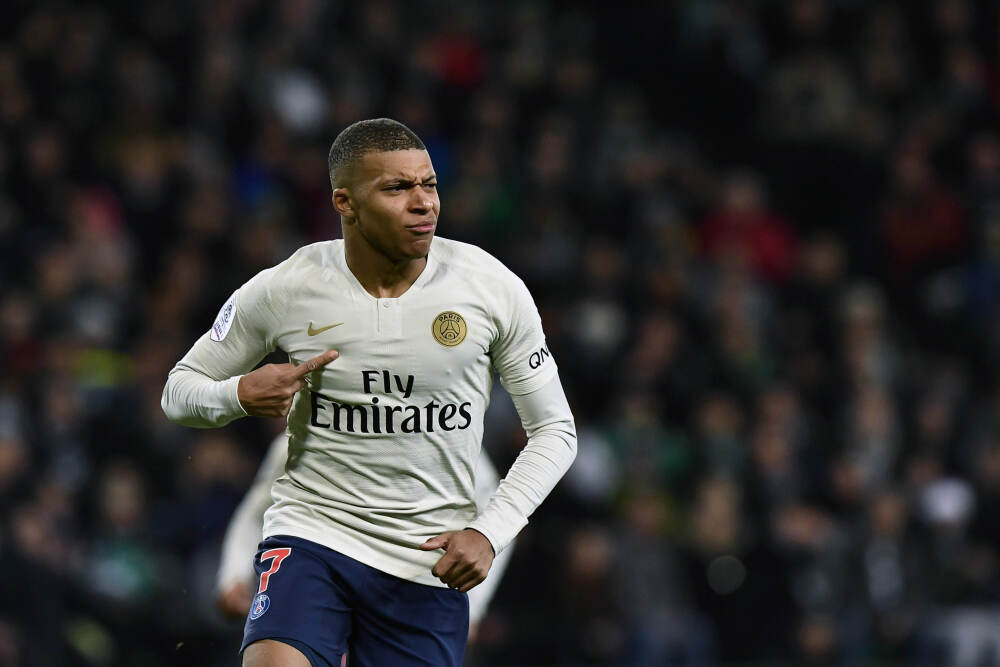 防守悍将对飚！狄龙首节7中4砍下10分3板 墨菲三分4中3砍下11分